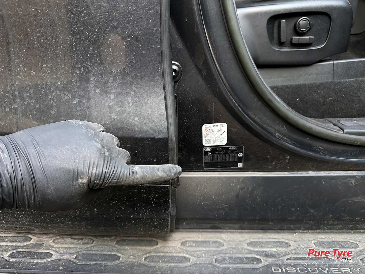 Landrover Discovery 5 Tyre Pressure Placard Location