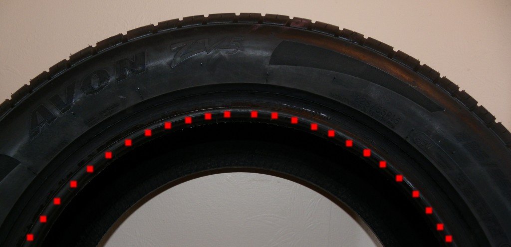 tyre with the bead highlighted with red dots