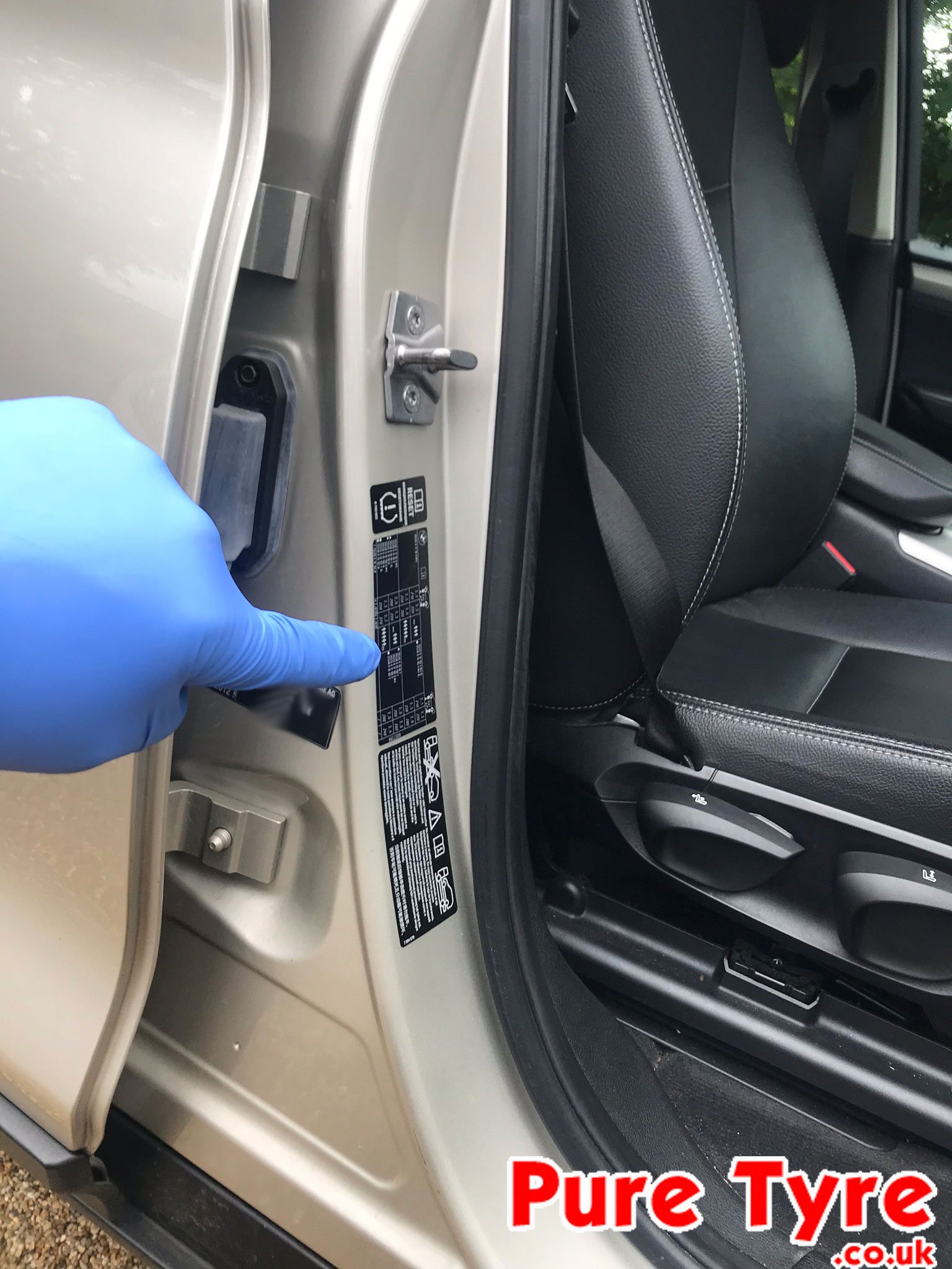 BMW X3 (E83) tyre pressure placard location