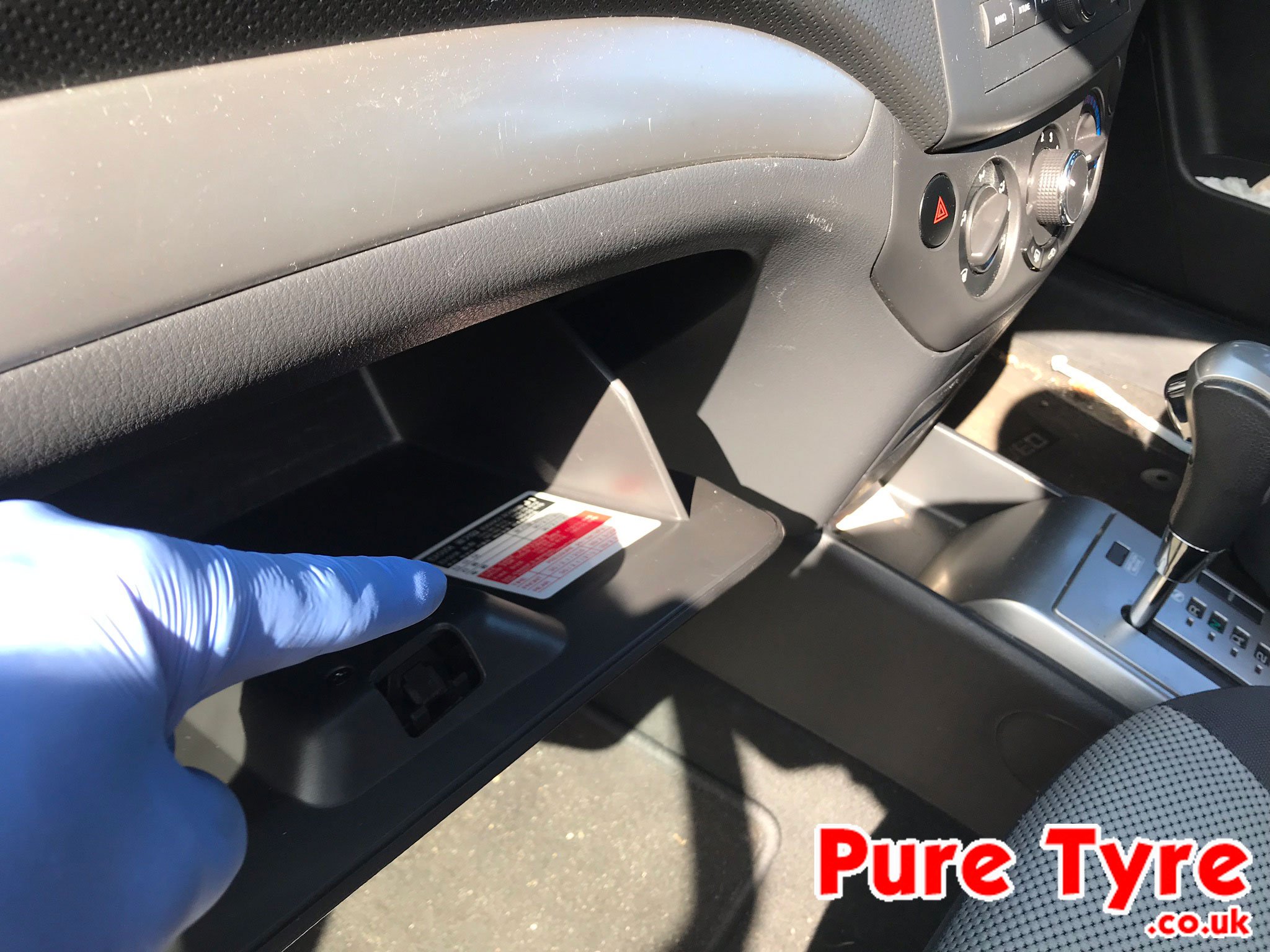 Tyre-pressure placard location for Chevrolet Aveo