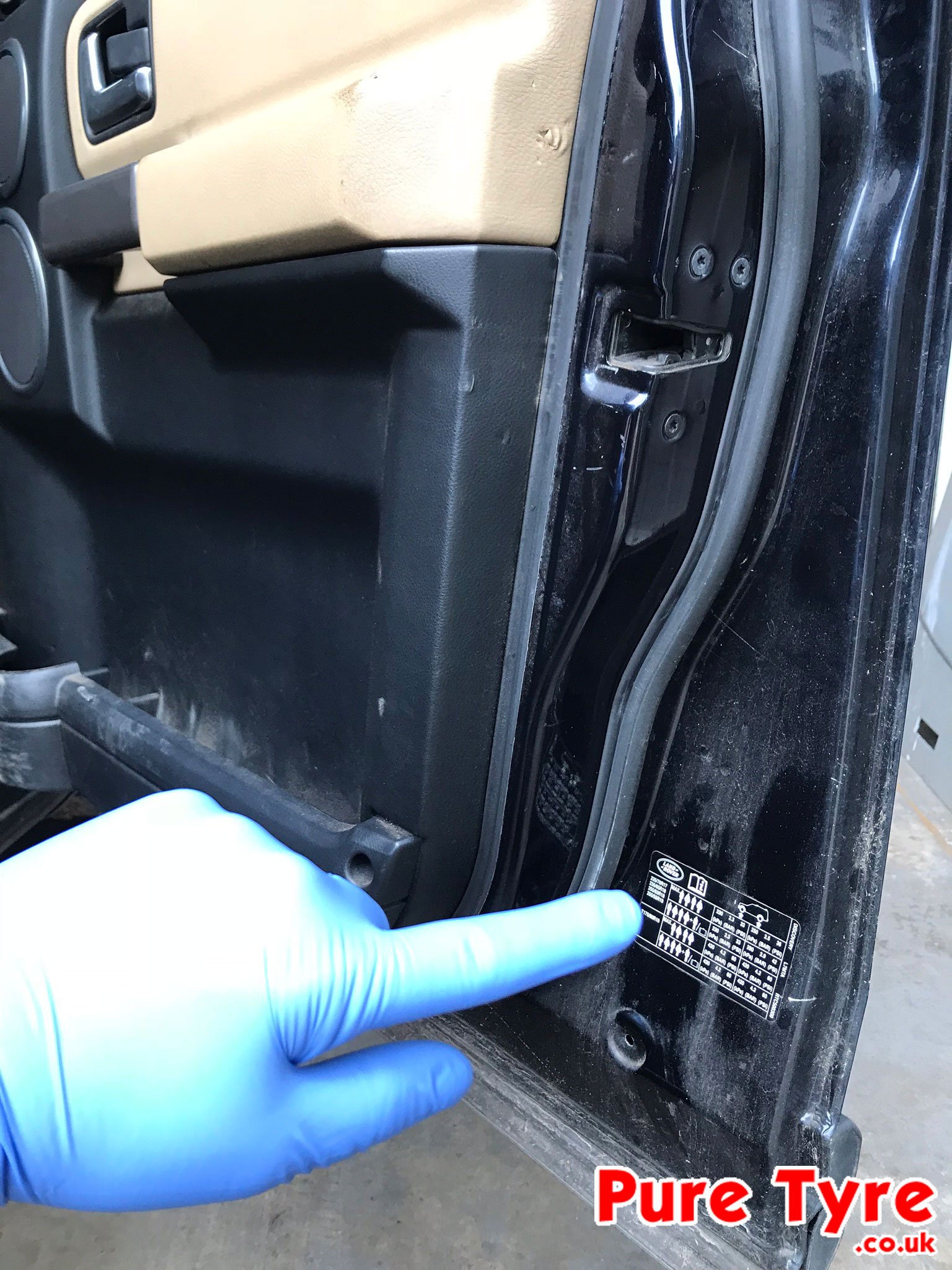 Landrover RangeRover tyre pressure placard location