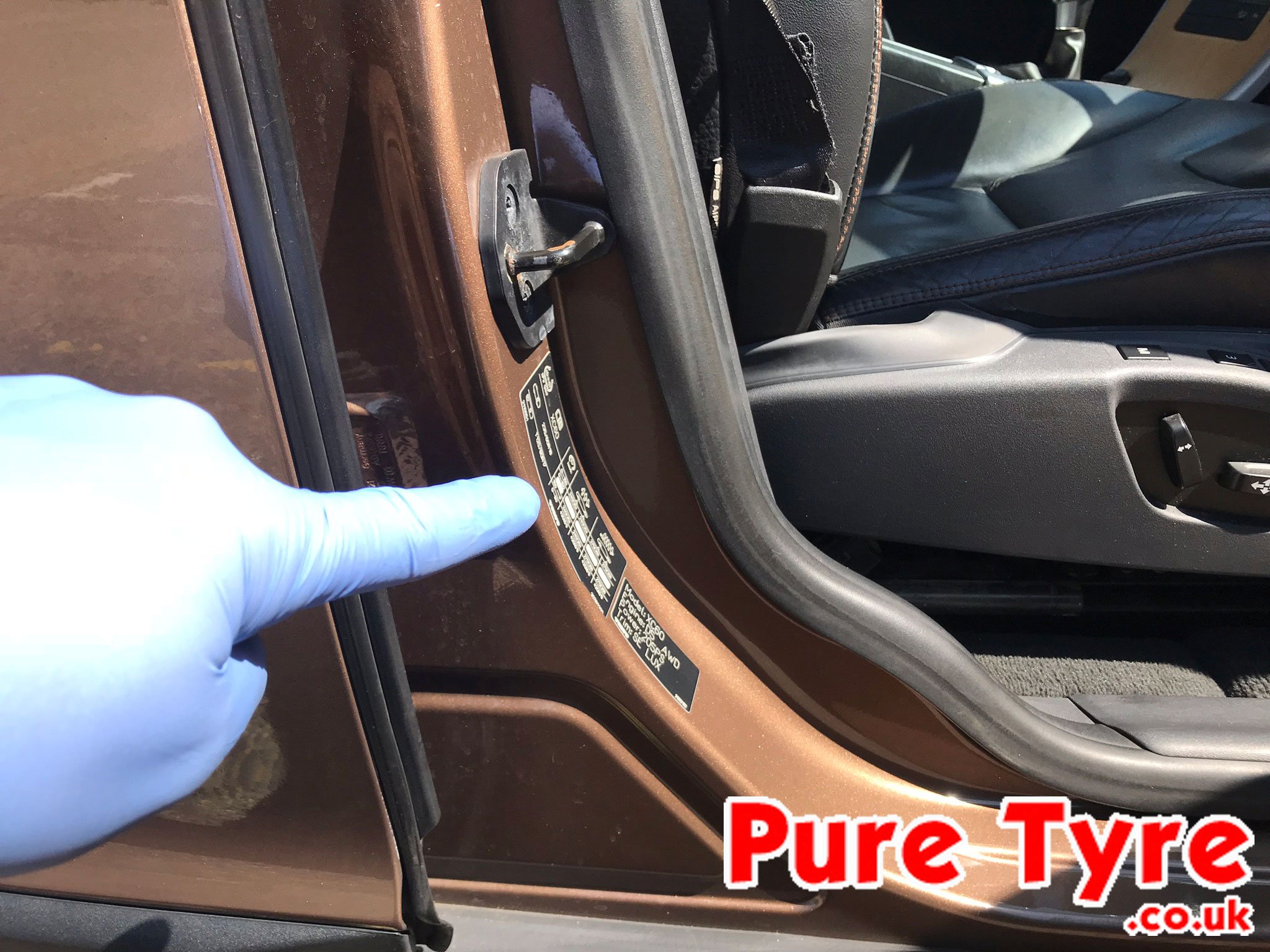 Tyre-pressure placard location for Volvo XC60
