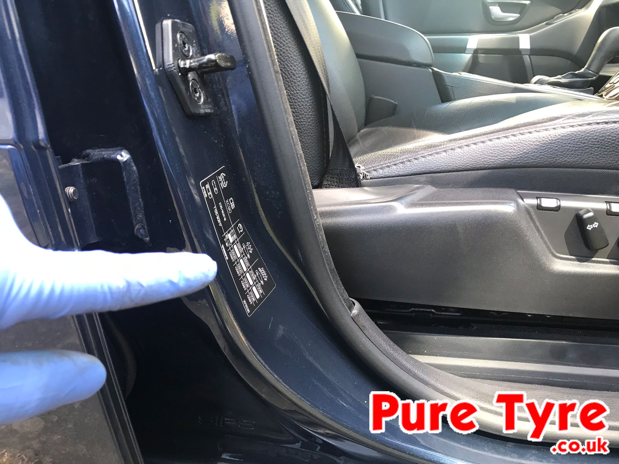 Tyre-pressure placard location for Volvo EX30