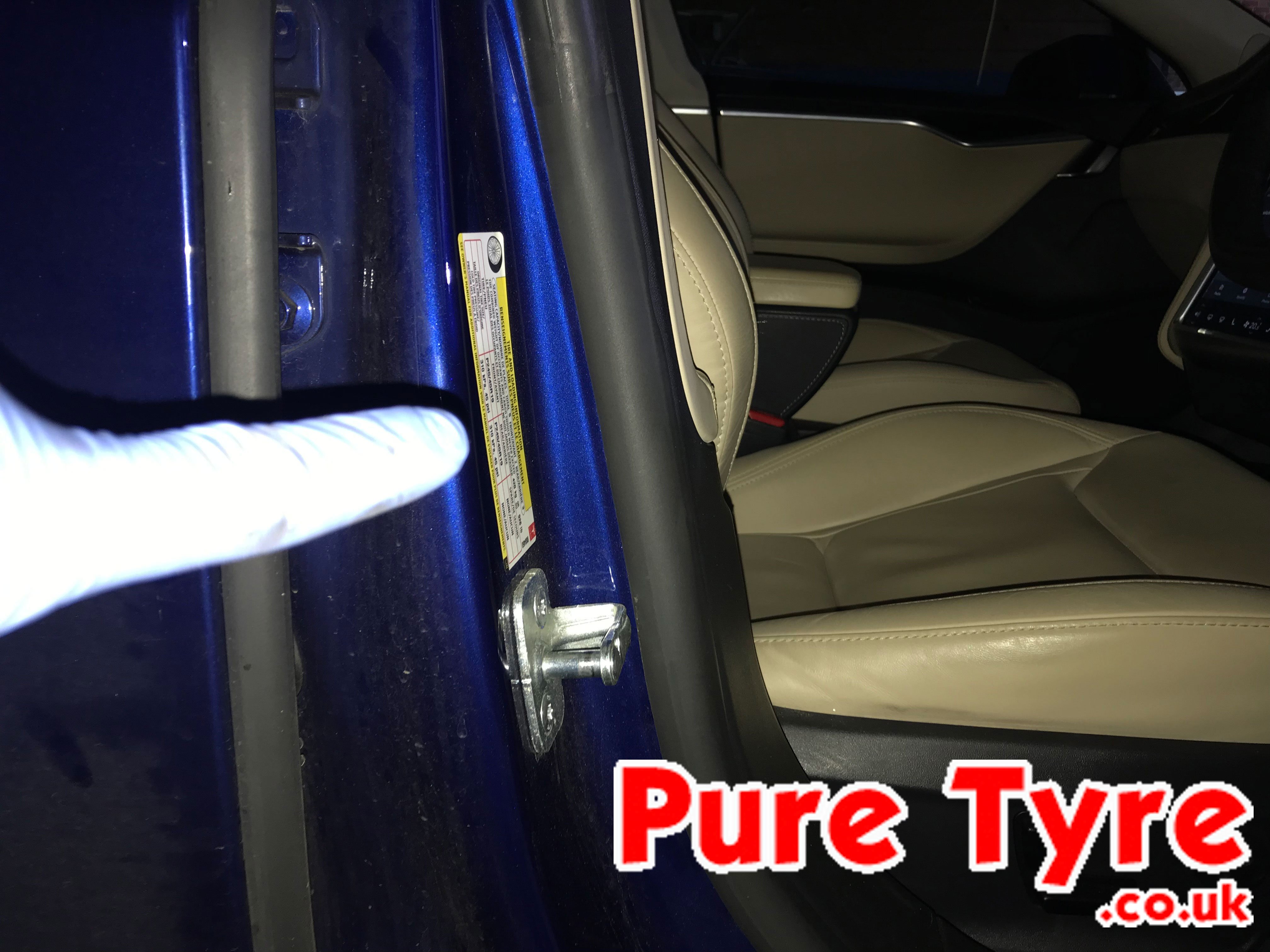 Tesla Model S tyre pressure placard location
