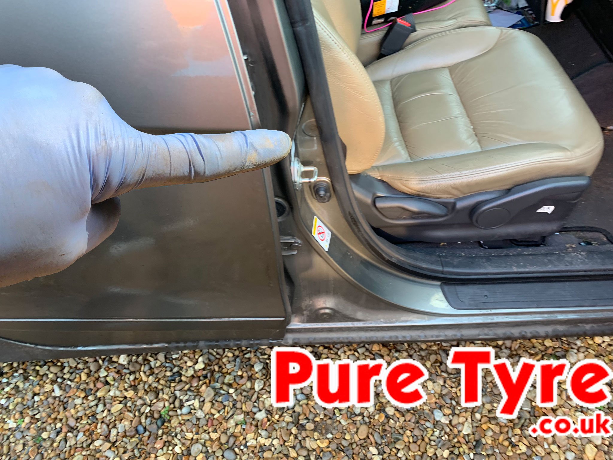 Tyre-pressure placard location for Honda HRV