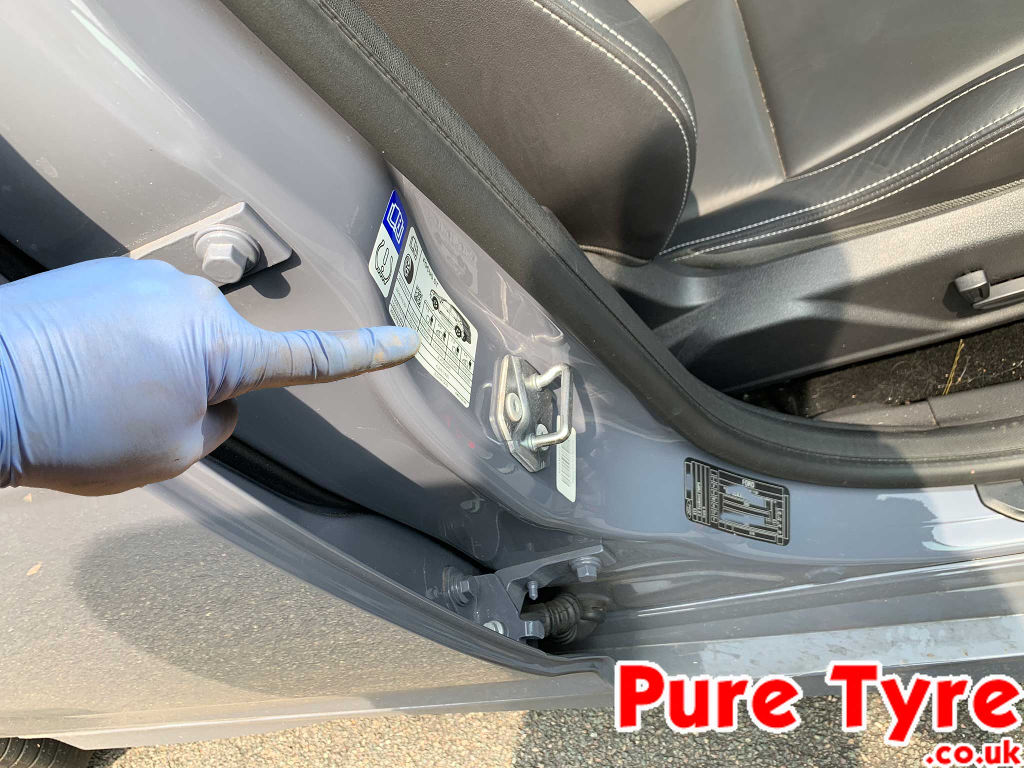 Ford Focus ST tyre pressure placard location
