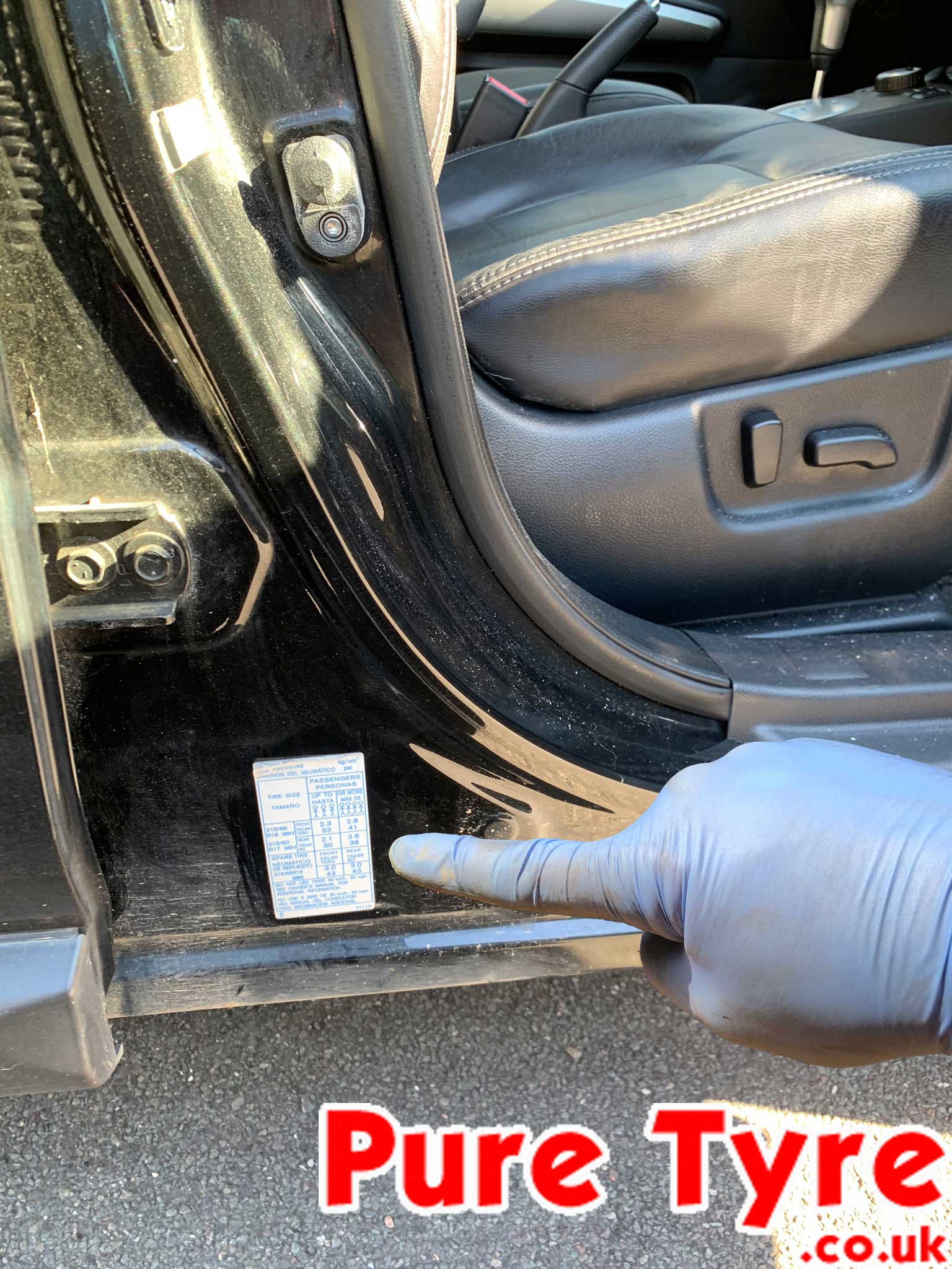 Nissan X-Trail (T31) tyre pressure placard location