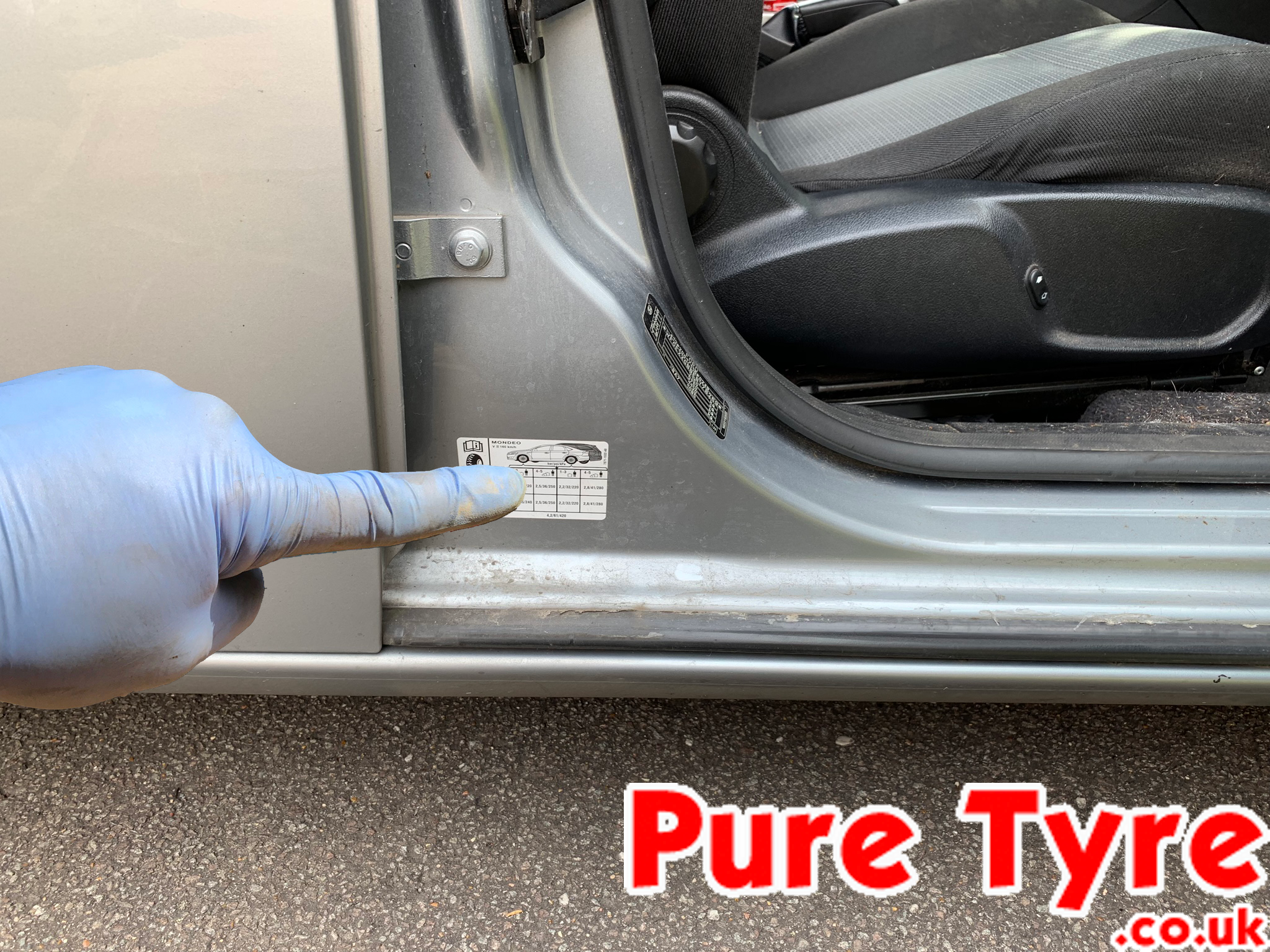 Ford Mondeo tyre pressure placard location