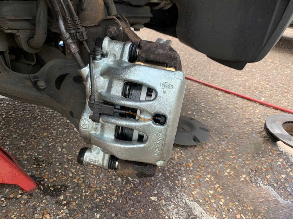 Mercedes Benz Sprinter Mobile Brake Fitting Service Pure Tyre 01603