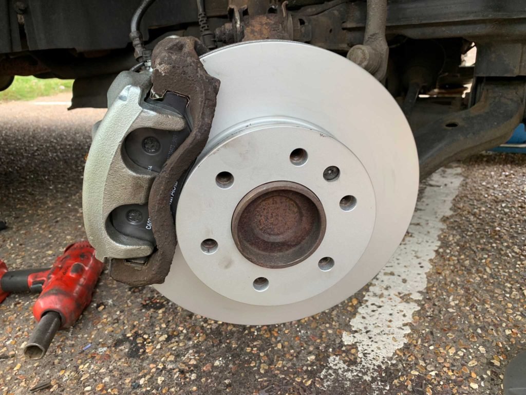 Mercedes Benz Sprinter Mobile Brake Fitting Service Pure Tyre 01603