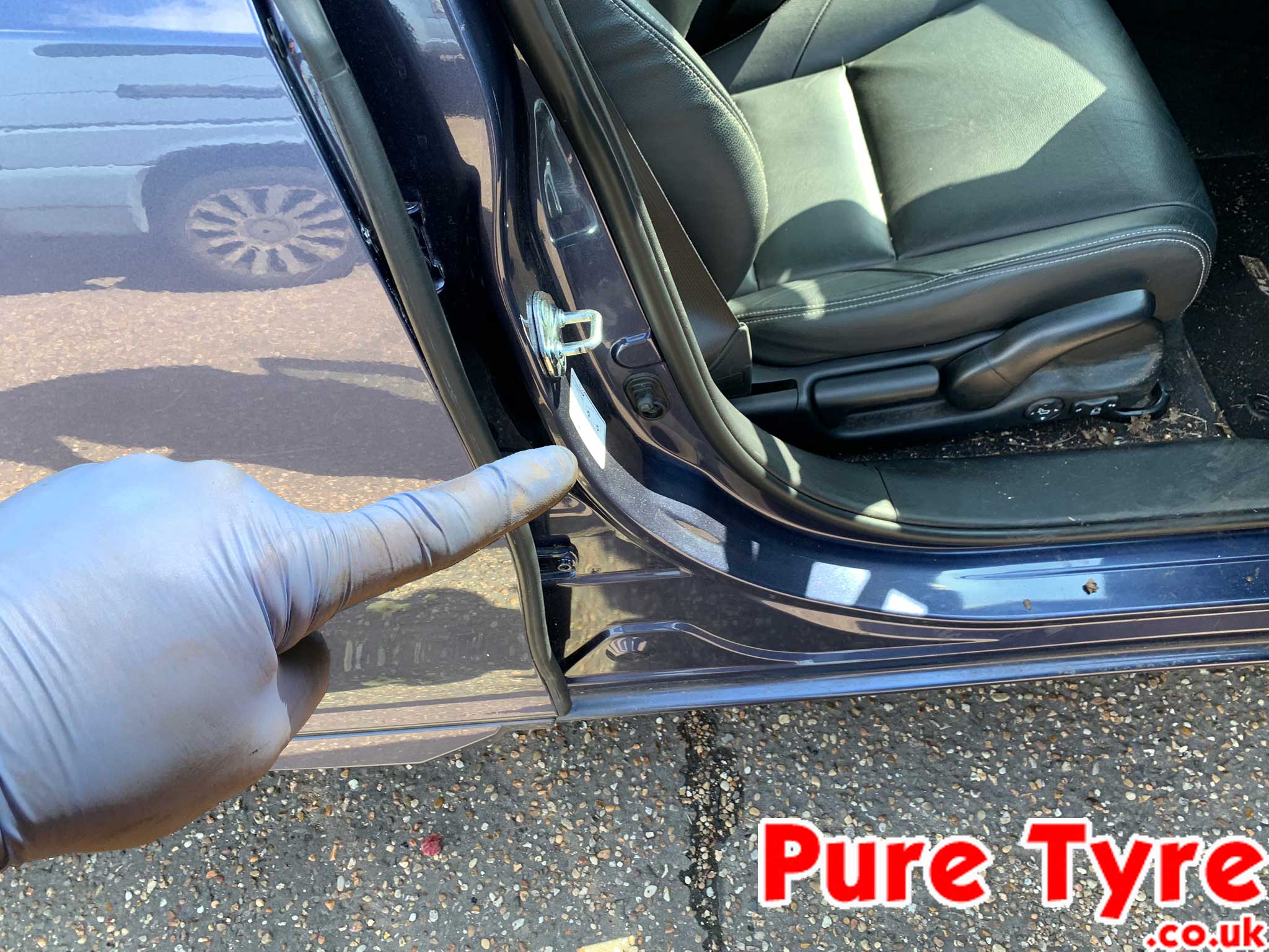 Tyre-pressure placard location for Honda Honda E
