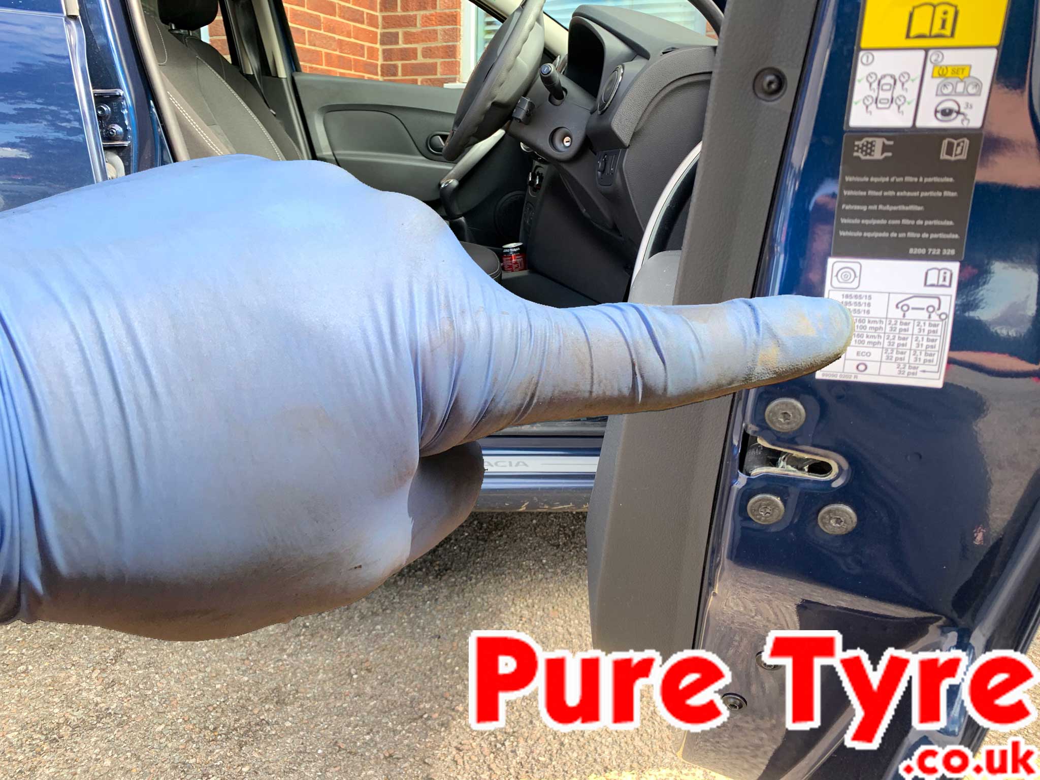 Dacia Logan MCV tyre pressure placard location