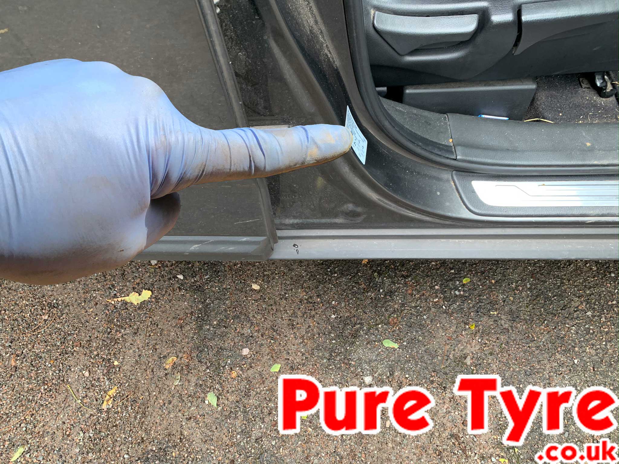 Kia Sorento tyre pressure placard location