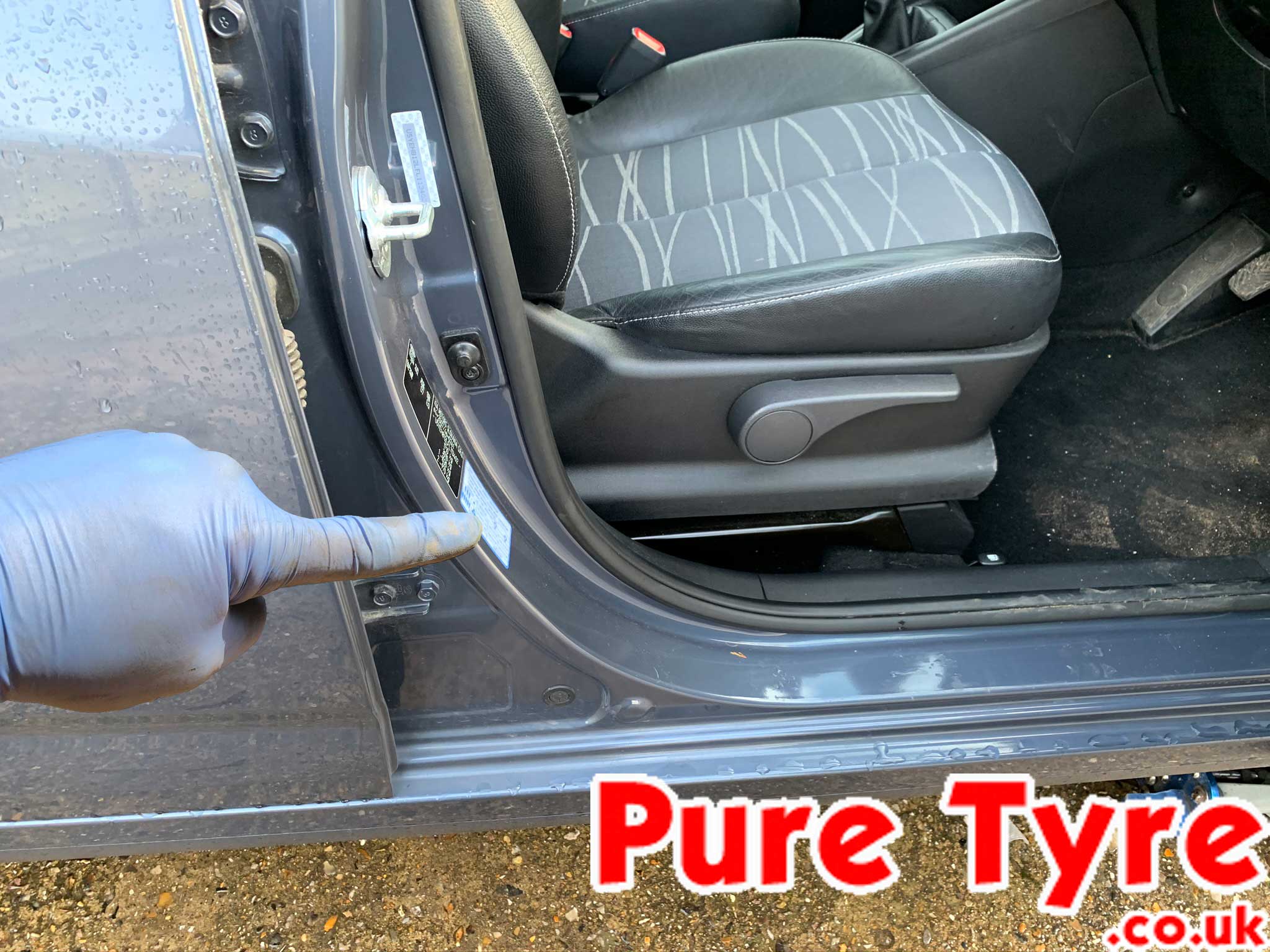 Kia Venga tyre pressure placard location
