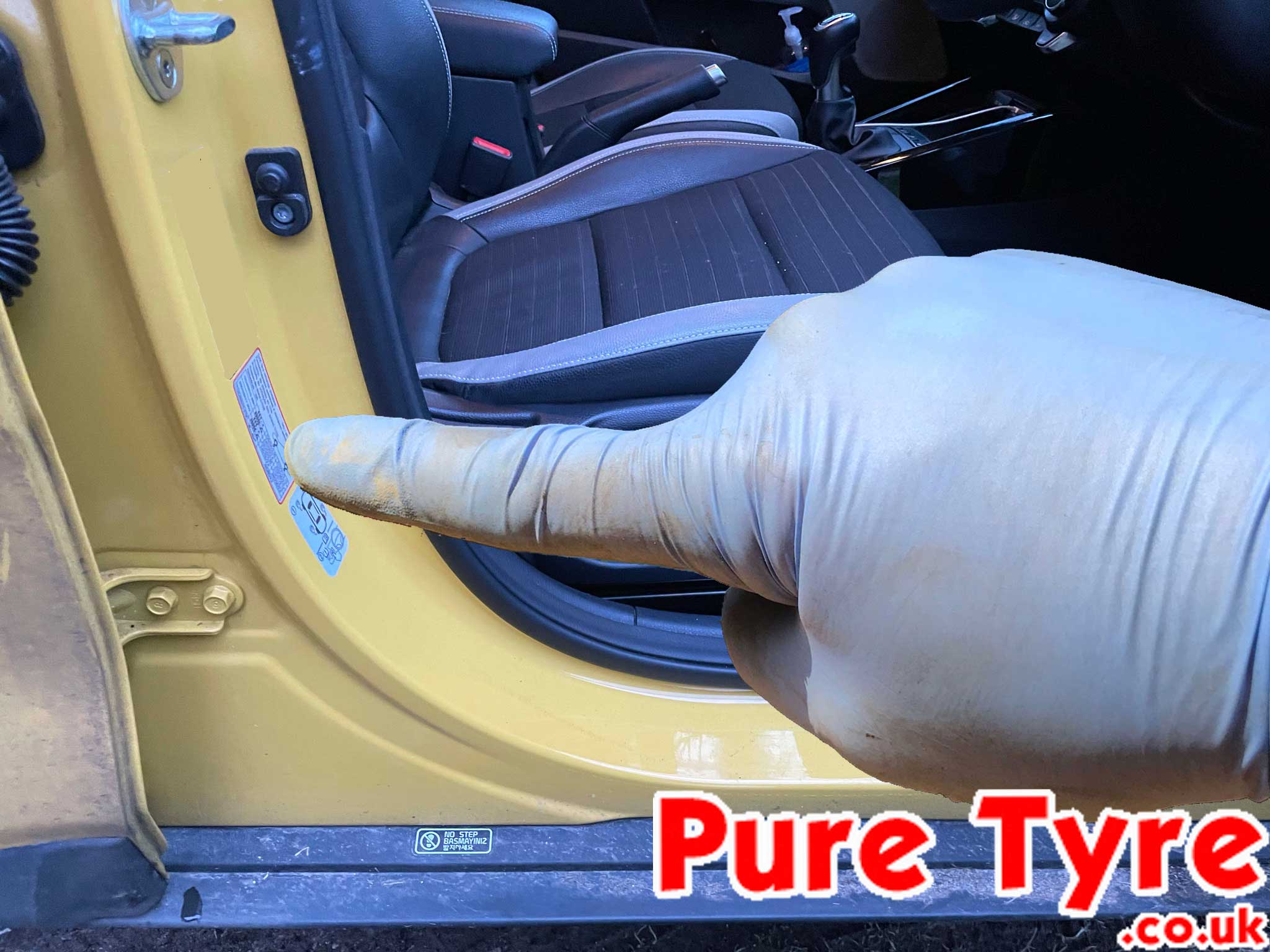 Kia Stonic tyre pressure placard location