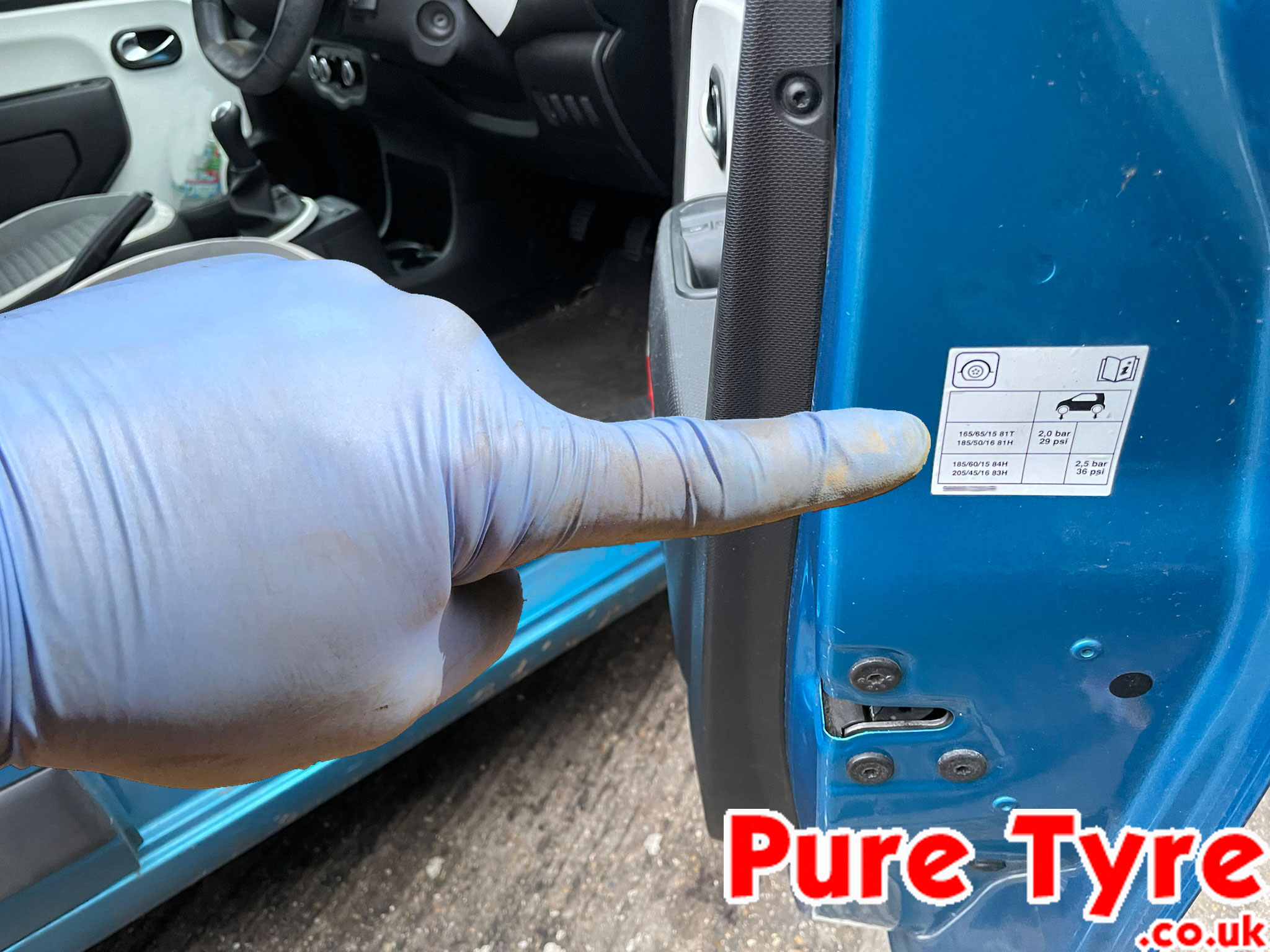 Renault Twingo IIl tyre pressure placard location
