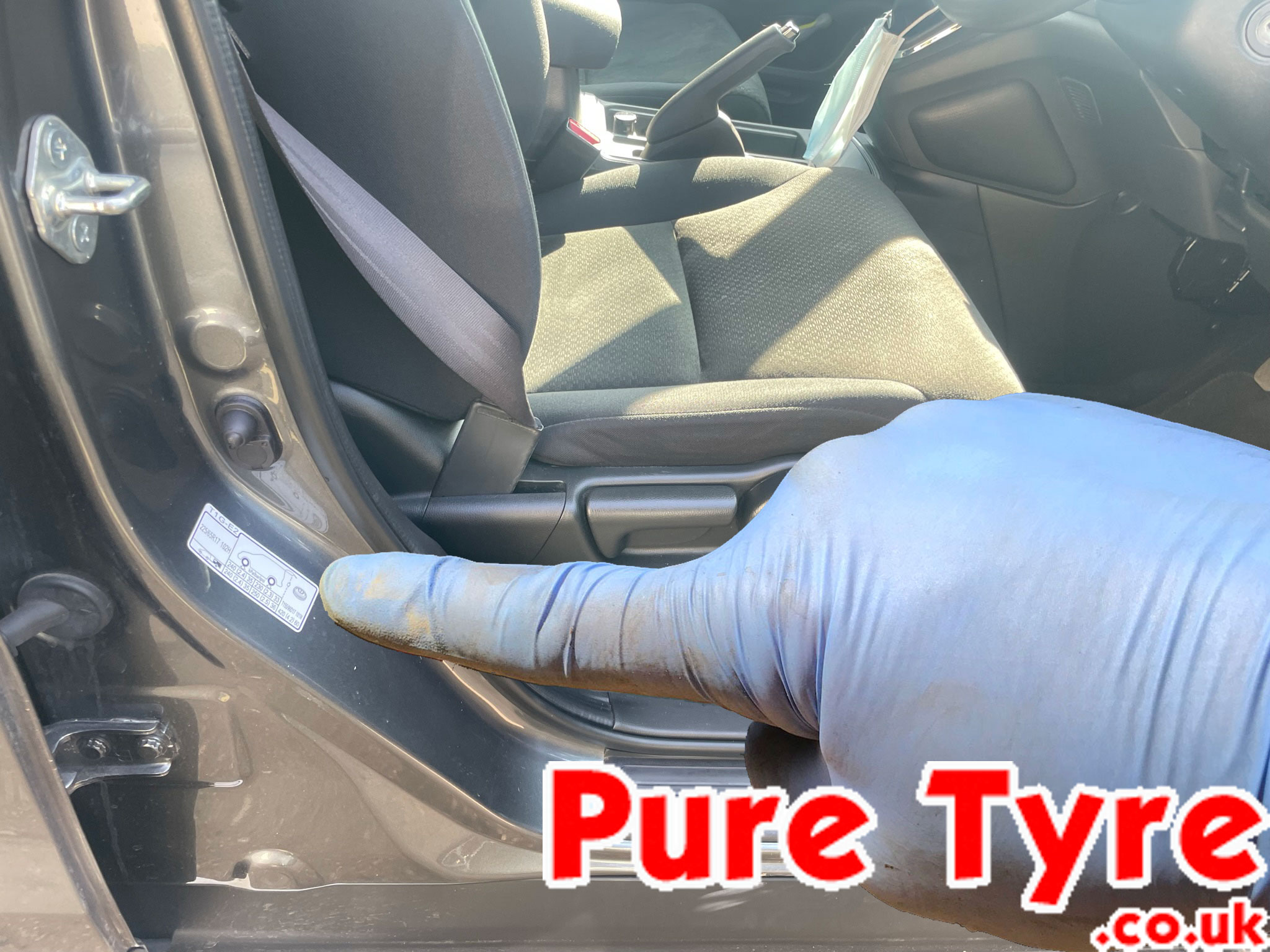 Honda CRV tyre pressure placard location