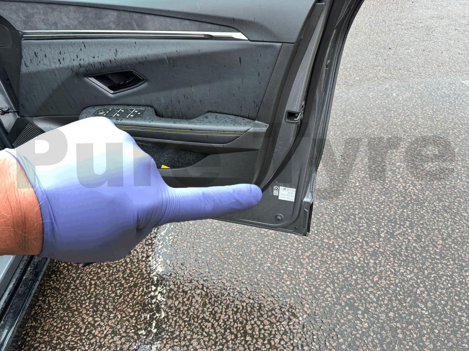 Megane E-Tech tyre pressure placard location