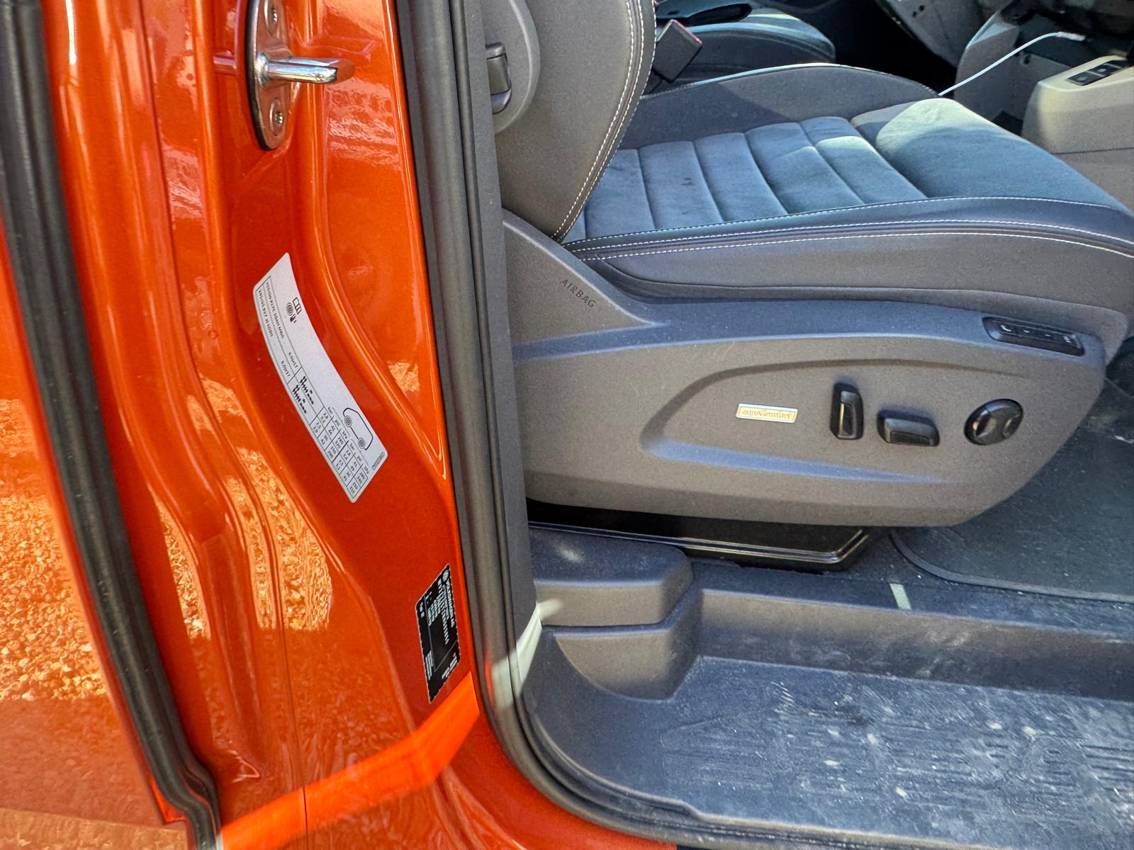 Multivan Hybrid tyre pressure placard location