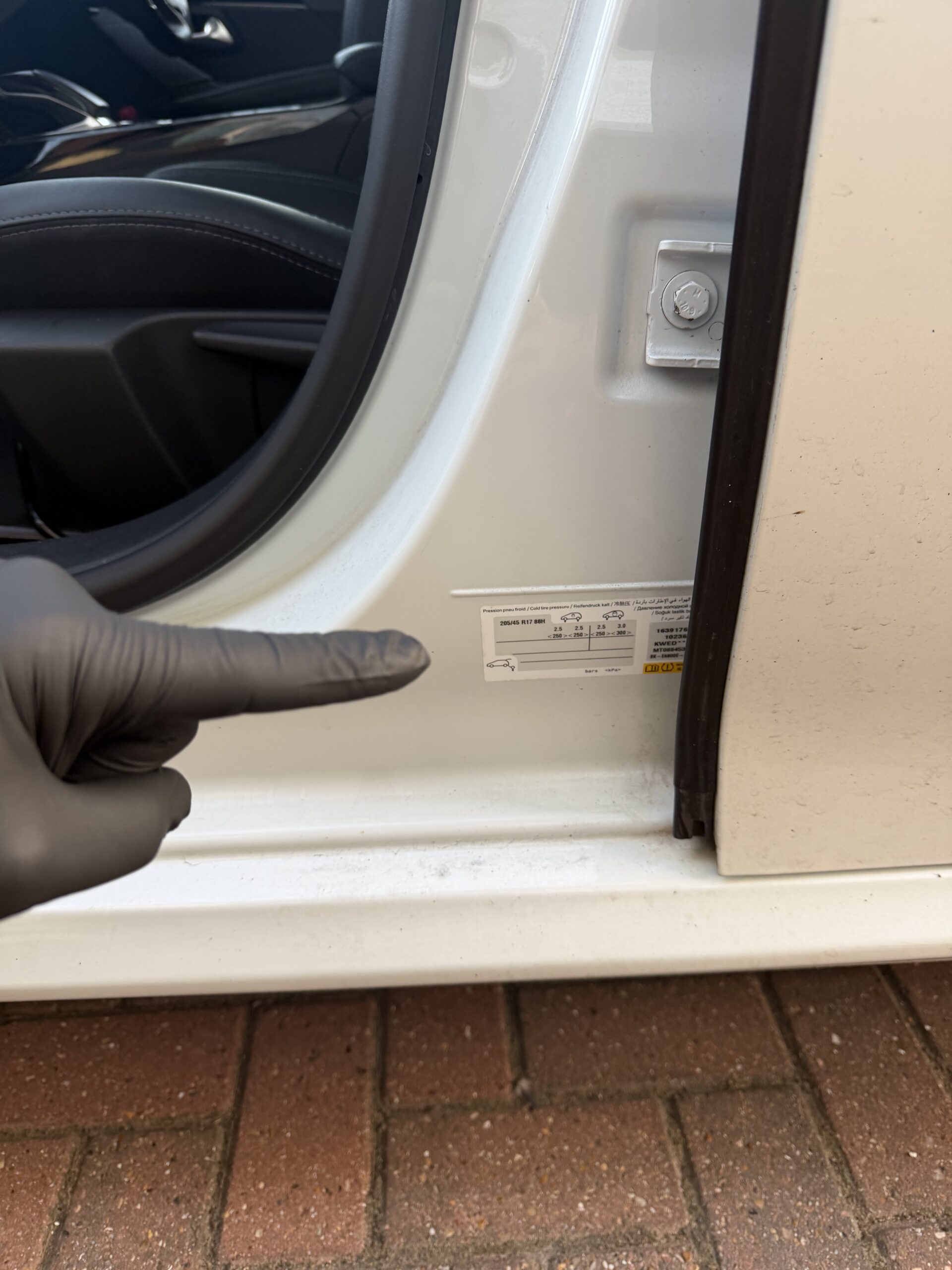 Peugeot e-208 Tyre Pressure Placard Location