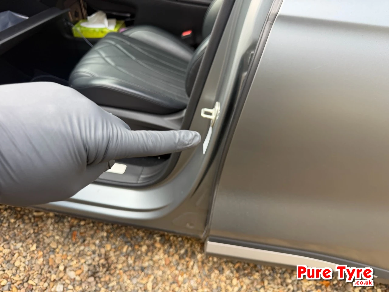 Omoda OMODA 9 Tyre Pressure Placard Location