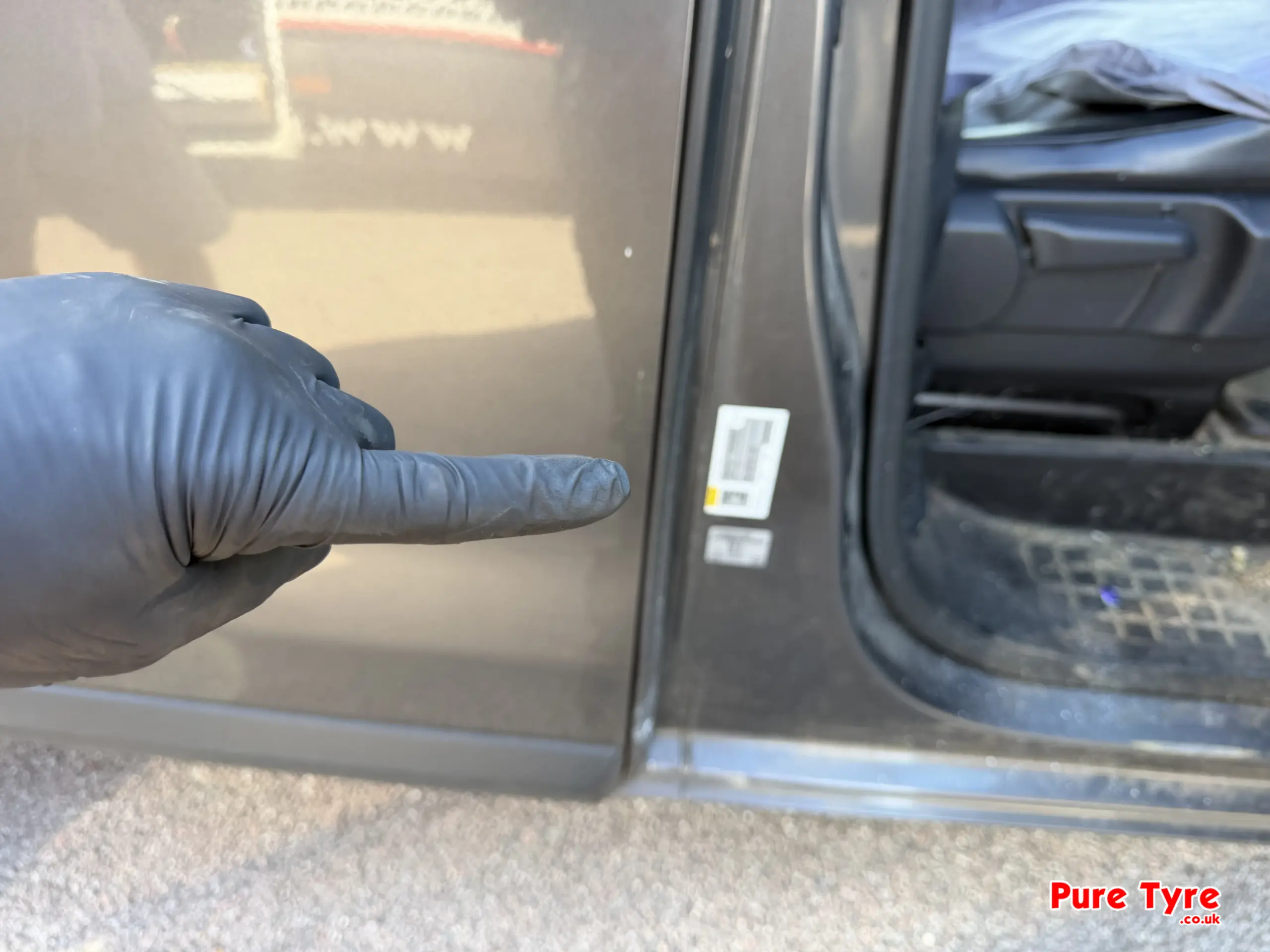 Dispatch tyre pressure placard location